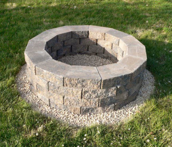 DIY fire pit made from cinder blocks  Cinder block fire pit, Fire pit  seating area, Backyard fire