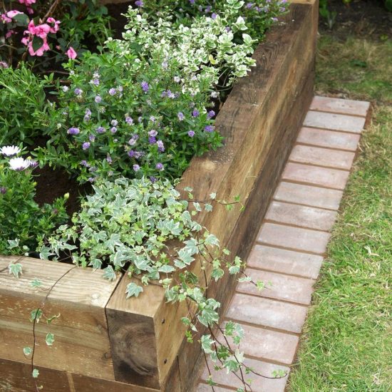 Timber raised bed