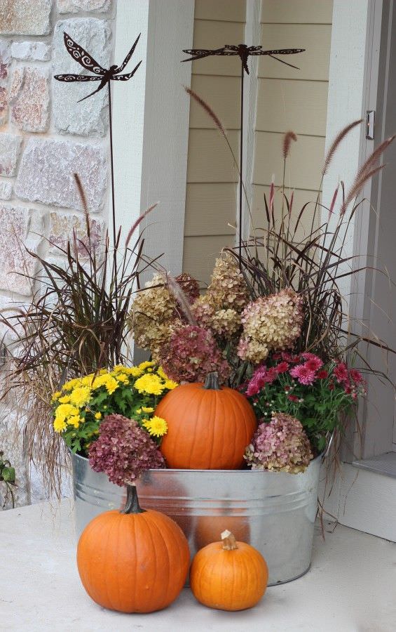 Front Porch Planter Ideas to Flaunt Your Flowers (With Photos!)