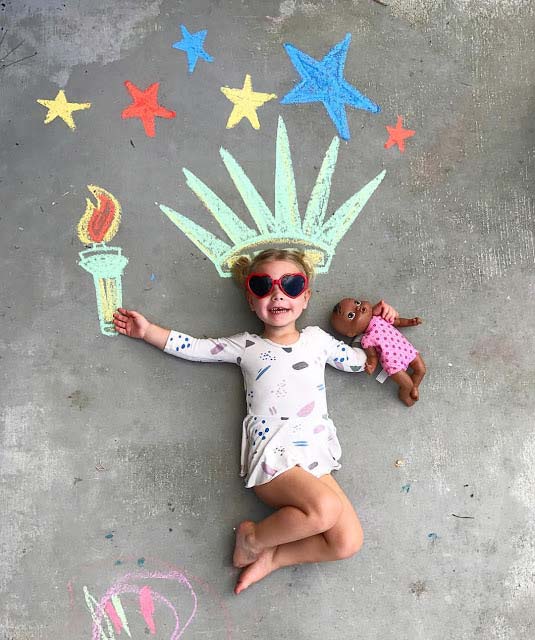 20 Easy Sidewalk Chalk Art Ideas for Everyone to Try! • The Garden Glove