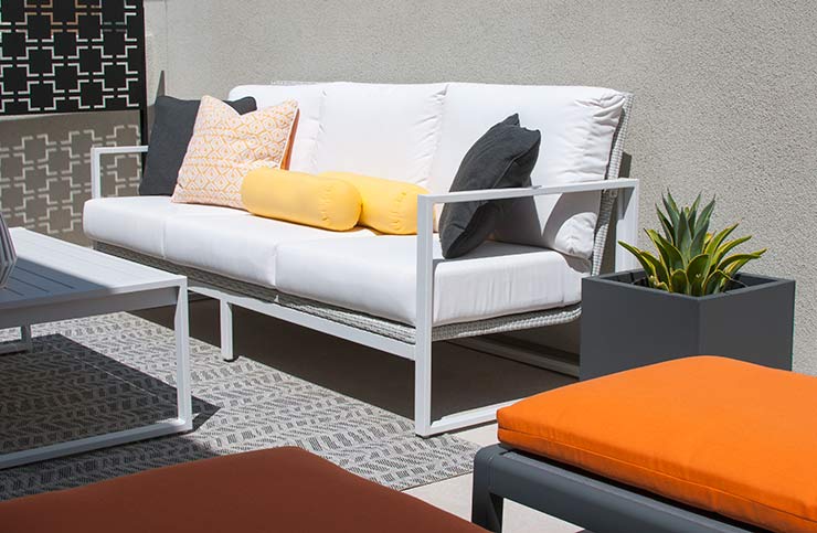 Get the Palm Springs Modern Patio Look With These Trendy Ideas!