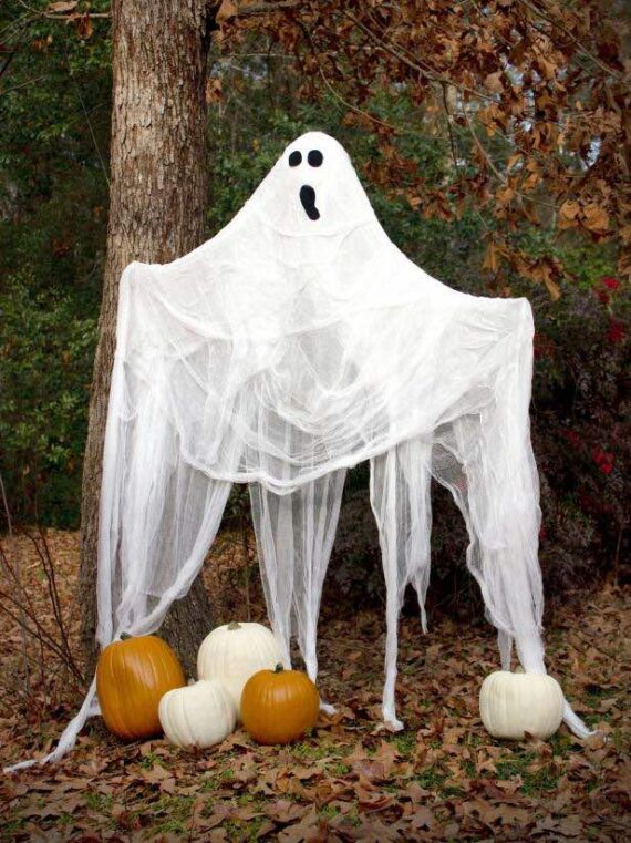 DIY Outdoor Halloween Decorations for your Yard or Garden • The Garden ...